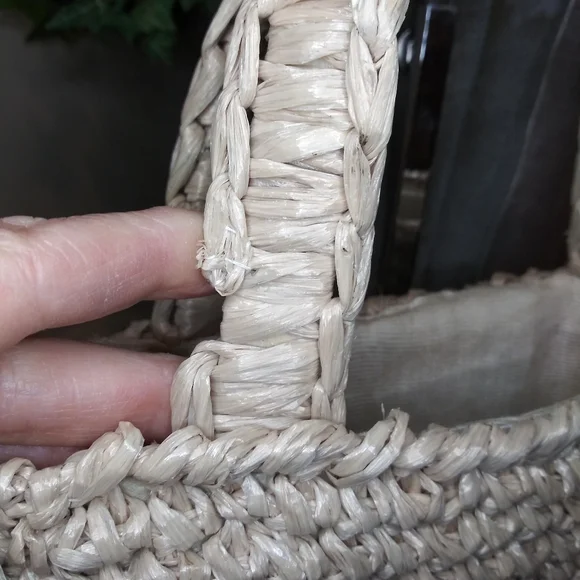 Vintage 70's Boho Crocheted Straw Small Tote Style Purse With Wood Bead & Tassel - Picture 7 of 16